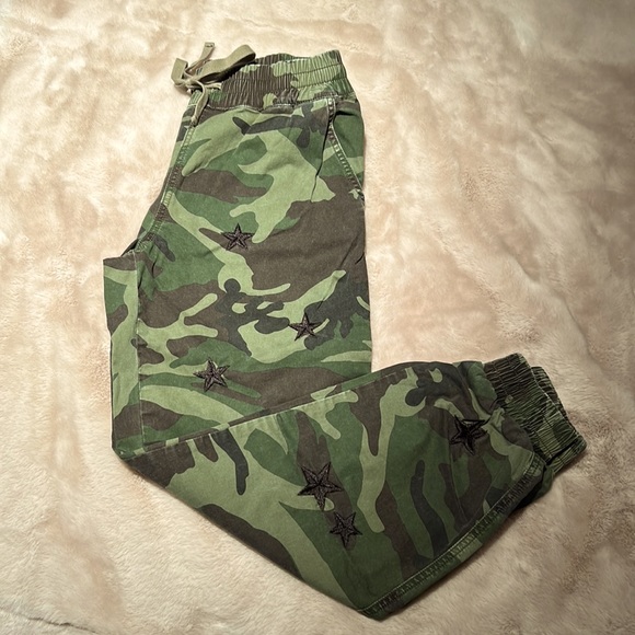 Women’s Driftwood Camo joggers - Picture 2 of 9